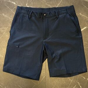 SALE Like New Greg Norman Navy size 32 9.5 inch inseam Tech Cargo Golf Short